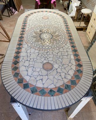 Tavolo fiore stilizzato