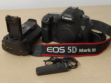 CANON 5D Mark III + battery pack + telecomando