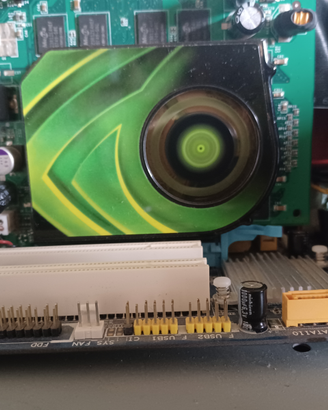 Bundle motherboard Gigabyte+Geforce8600+HD