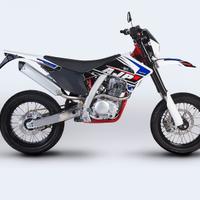 AJP supermotard 240 nuova ancora da immatricolare 