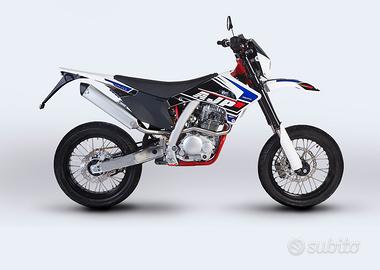 AJP supermotard 240 nuova ancora da immatricolare 