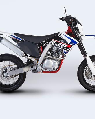 AJP supermotard 240 nuova ancora da immatricolare 