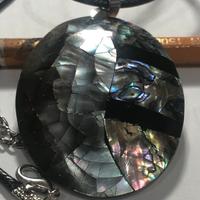 Collana con pendente lavorato con  madre perla