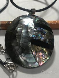 Collana con pendente lavorato con  madre perla