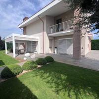 ELEGANTE E MODERNA VILLA DI DESIGN CON DEP