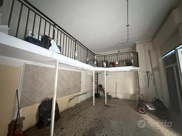 NEGOZIO A NAPOLI