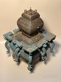 antica riproduzione di vaso cinese in bronzo