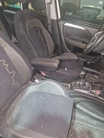 interni fiat grande punto 5 porte 2012