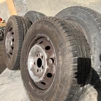 Pneumatici con cerchi