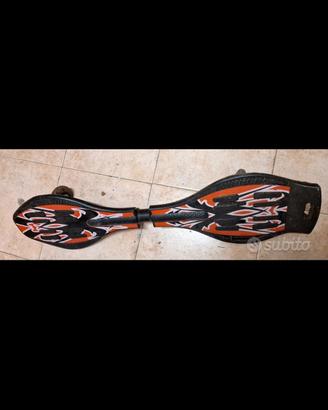 skate 2 ruote e set protezioni nuove