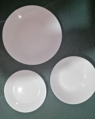 servizio piatti NUOVO 18 PEZZI CON SCATOLA 