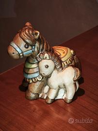 Cavallino con puledro Thun collezione 2008