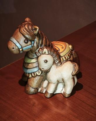 Cavallino con puledro Thun collezione 2008