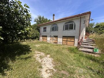 CASA INDIPENDENTE A ATINA