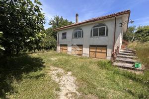 CASA INDIPENDENTE A ATINA