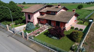 VILLA SINGOLA A ROVERBELLA
