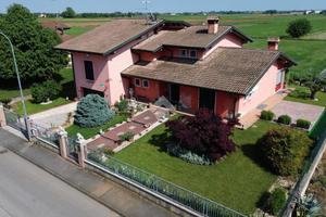 VILLA SINGOLA A ROVERBELLA