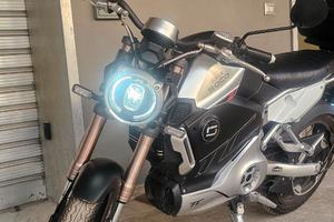 Moto elettrica 125cc  Super Soco TcMax PAT.B