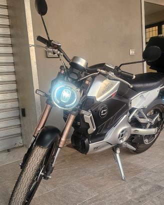 Moto elettrica 125cc  Super Soco TcMax PAT.B