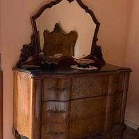 cassettone con specchio e marmo nero