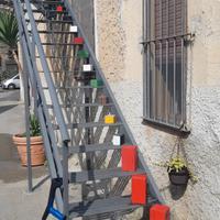 Casa Indipendente con 2 magazzini e 300 mq esterno