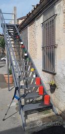 Casa Indipendente con 2 magazzini e 300 mq esterno