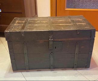 Piccola cassa vintage quella usata dai militari