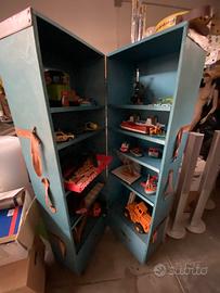 Mobile a forma di baule azzurro