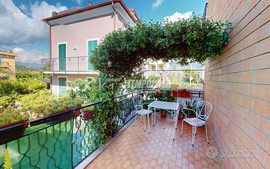 Ampio bilocale con terrazzino