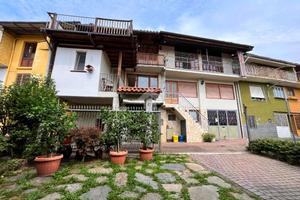 CASA SEMINDIPENDENTE A CASTELLAMONTE