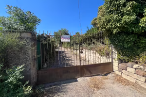 Terreno Agricolo Uliveto con Casetta