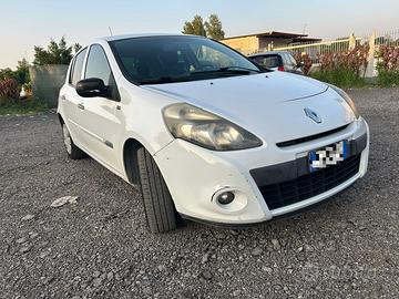 Auto renault clio