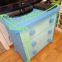 Cassettiera azzurra e celeste