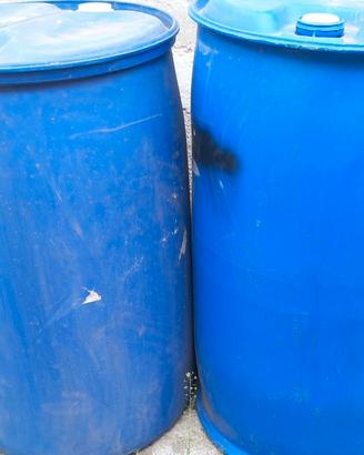 BIDONI IN PLASTICA CON TAPPO