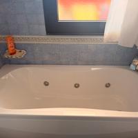 Vasca idromassaggio nuova.