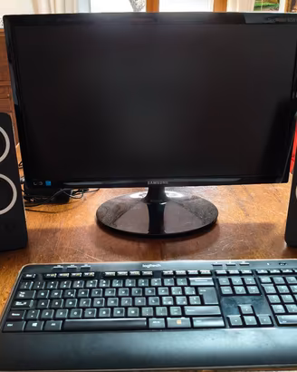 Postazione Lavoro: Samsung + Kit Logitech