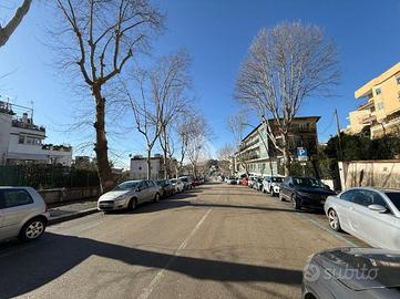 CASA SEMINDIPENDENTE A NAPOLI