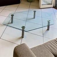 tavolino in vetro co gambe in acciaio
