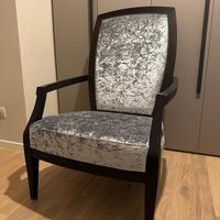 Poltrona in velluto con lavorazione stropiccio