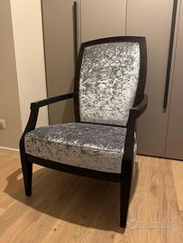 Poltrona in velluto con lavorazione stropiccio