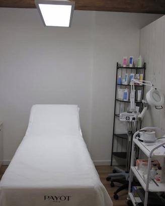 Cabina in centro estetico avviato Bologna dal 2010
