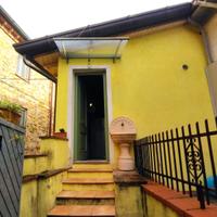 Camaiore, casina di paese come nuova