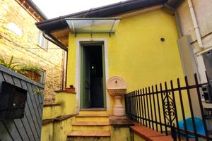 Camaiore, casina di paese come nuova