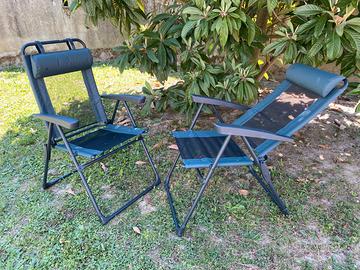 Due poltrone da campeggio pieghevoli e reclinabili
