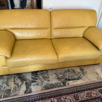 Divani in pelle nicoline ( da venire a ritirare)