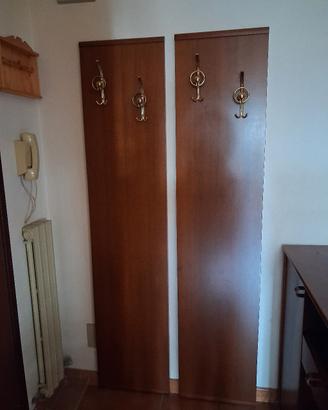 N.2 attaccapanni e mobiletto ingresso 