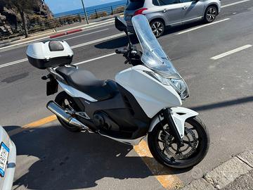 HONDA INTEGRA 750 - PARI AL NUOVO