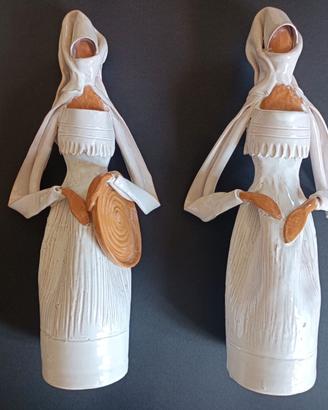 Sculture donna sarda in costume di Emilia Palomba