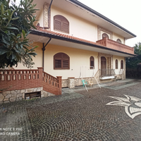 Villa adibita già a ricovero anziani e disabili
