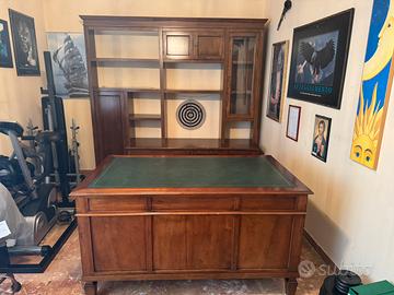 Studio Completo di Prestigio in Legno